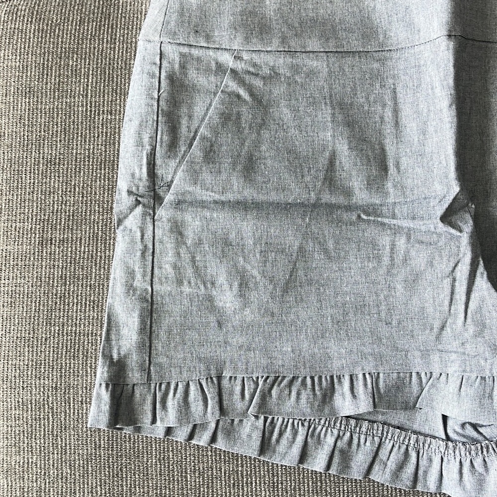 LOFT Ruffle Short - Picture 2 of 5